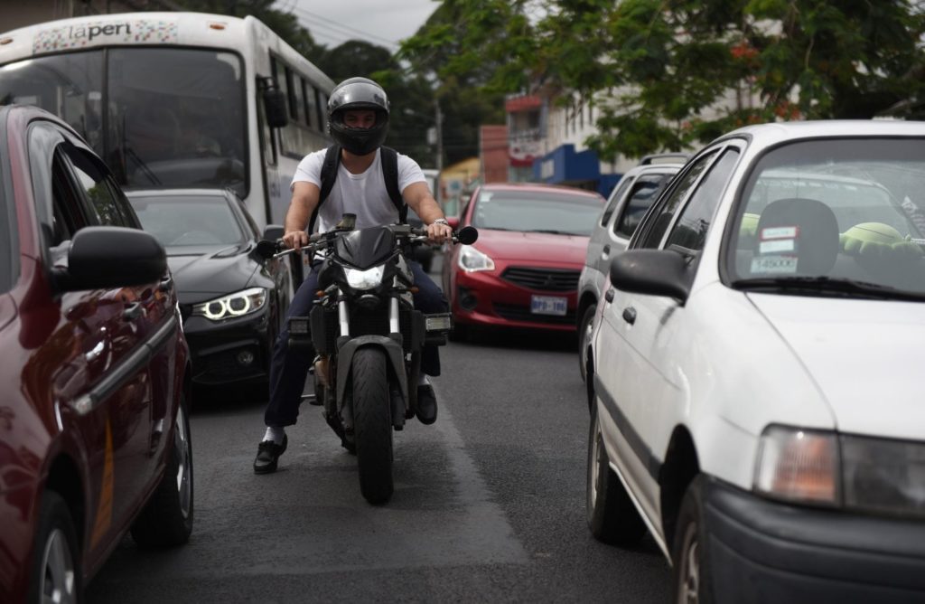 multa por no usar casco