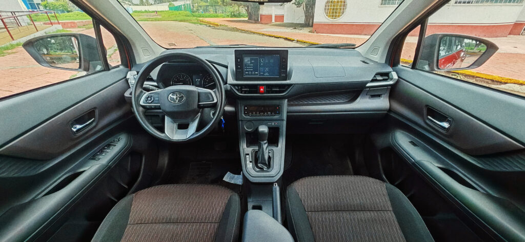 TOYOTA AVANZA