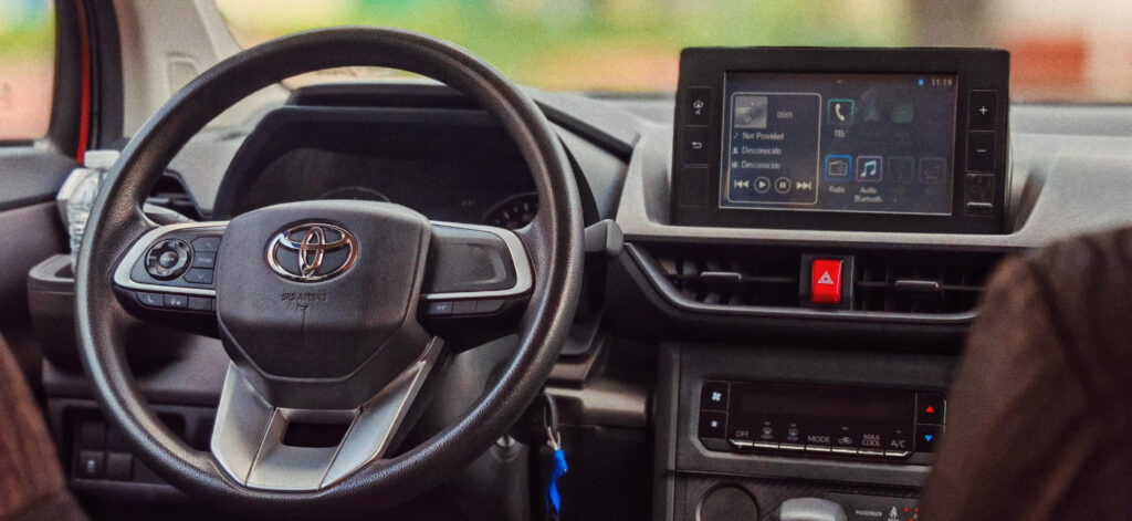 TOYOTA AVANZA