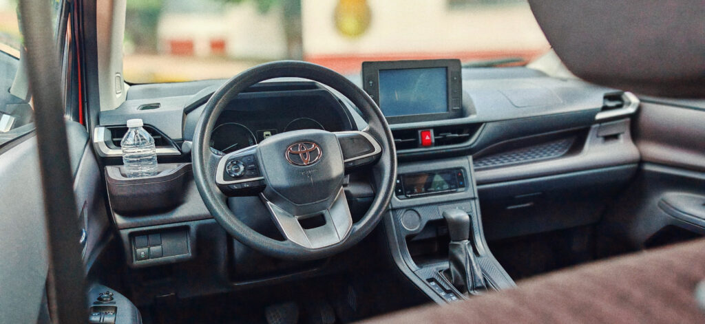 TOYOTA AVANZA